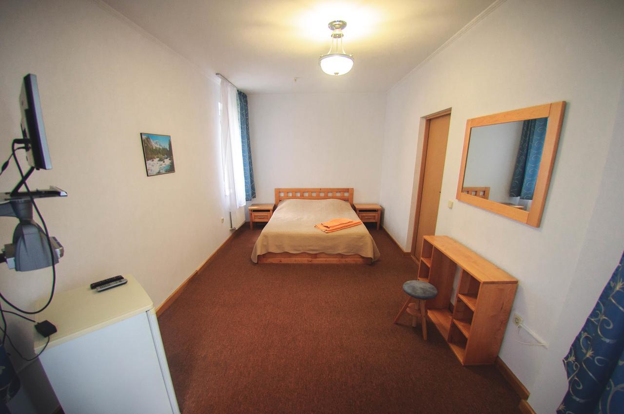 Hotel Radiola Yaremche Bagian luar foto