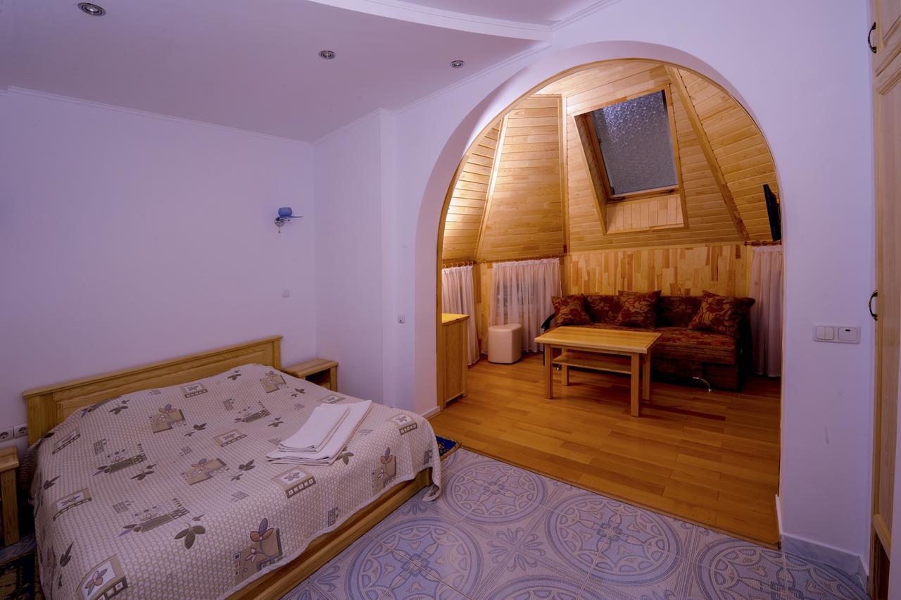 Hotel Radiola Yaremche Bagian luar foto