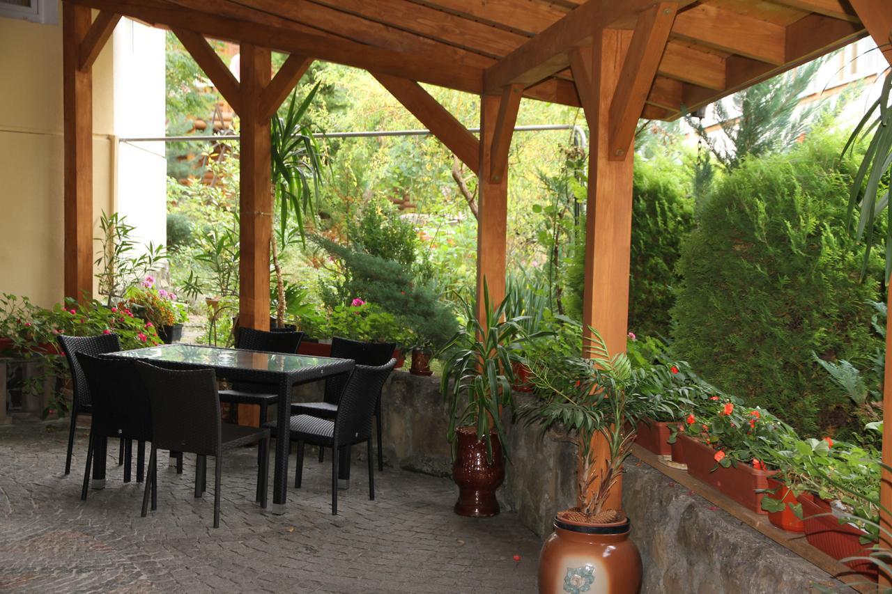 Hotel Radiola Yaremche Bagian luar foto