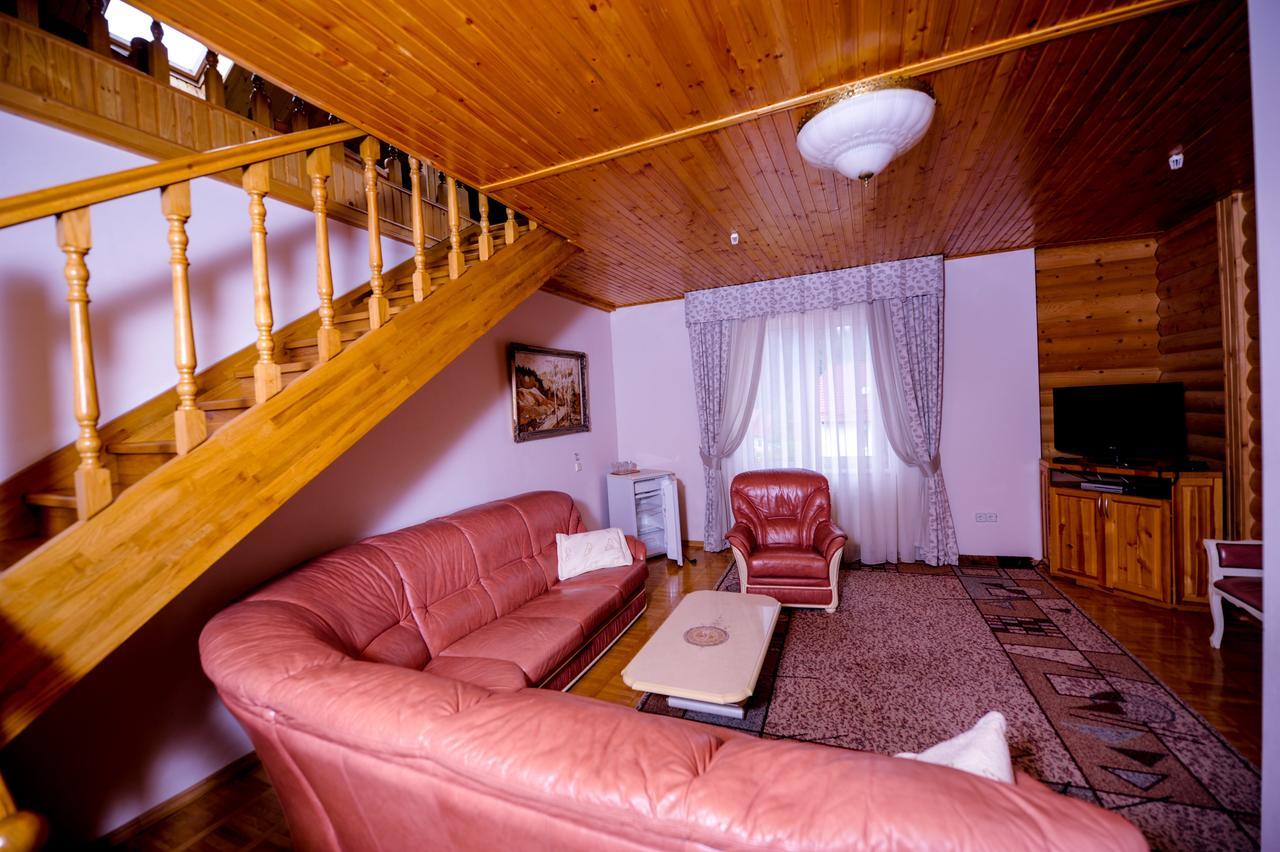 Hotel Radiola Yaremche Bagian luar foto