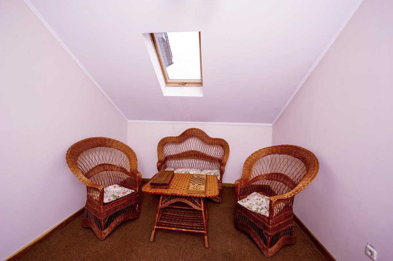Hotel Radiola Yaremche Bagian luar foto