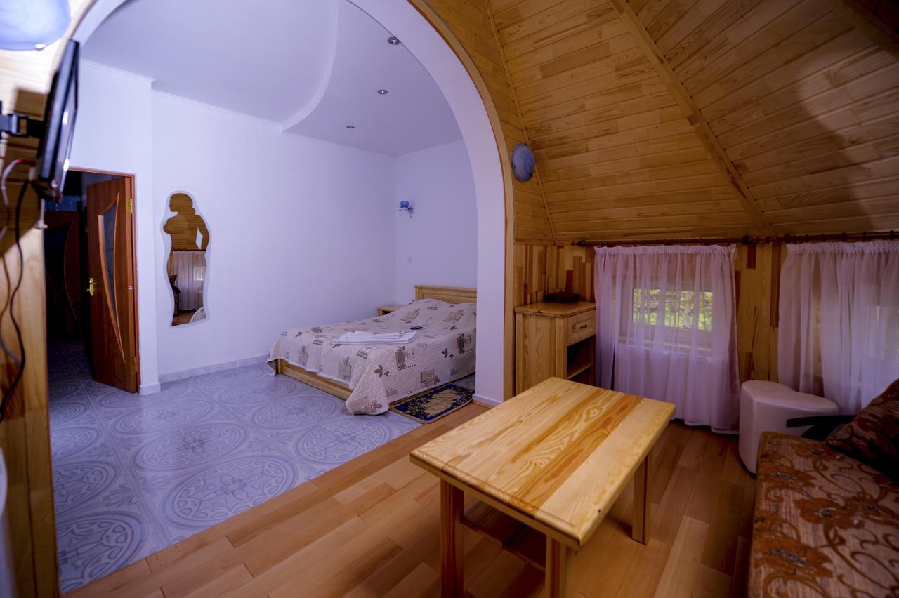 Hotel Radiola Yaremche Bagian luar foto