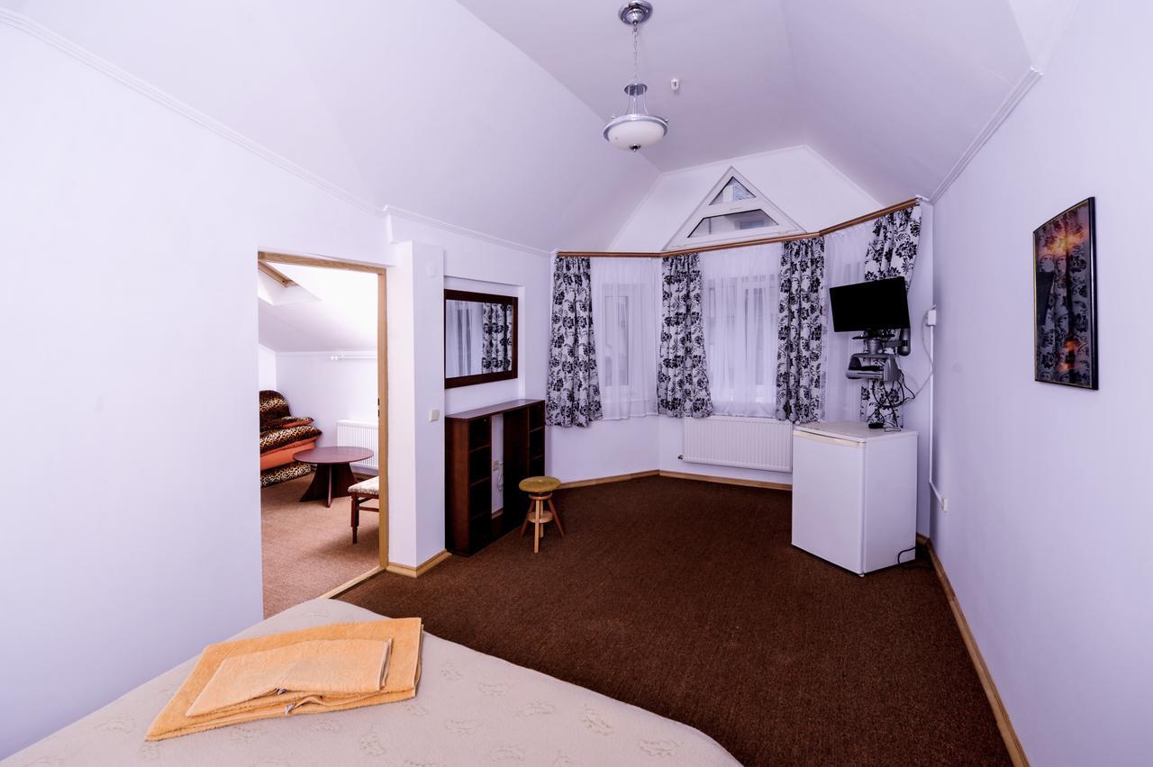 Hotel Radiola Yaremche Bagian luar foto